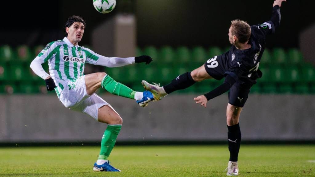 Johnny Cardoso, ante el Petrocub.