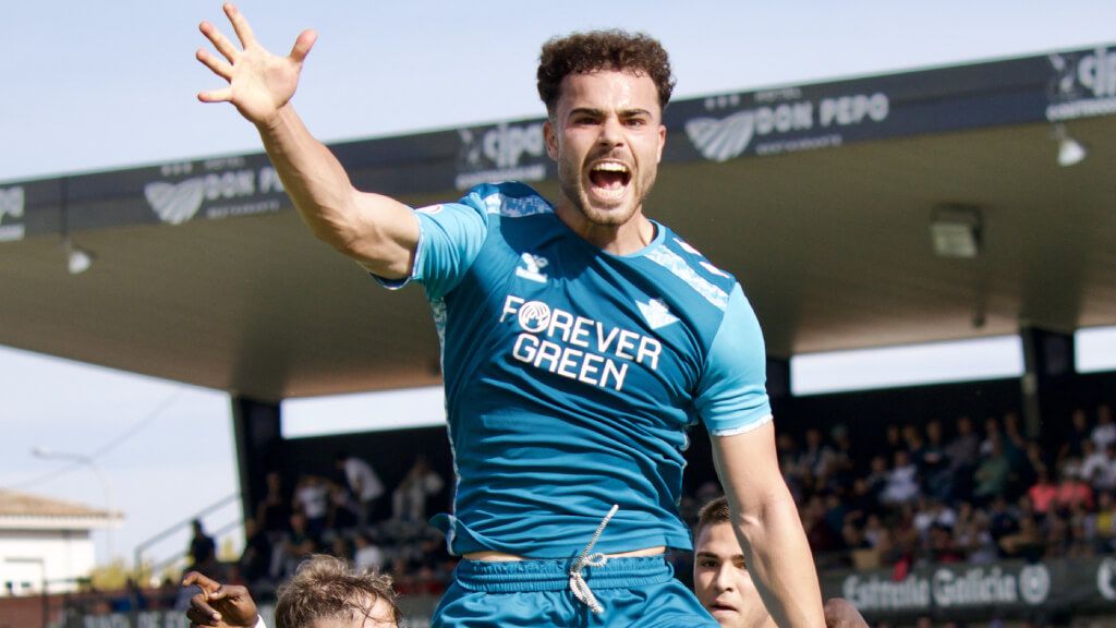 Marcos Fernández, celebrando su gol con el Betis Deportivo ante el Mérida.