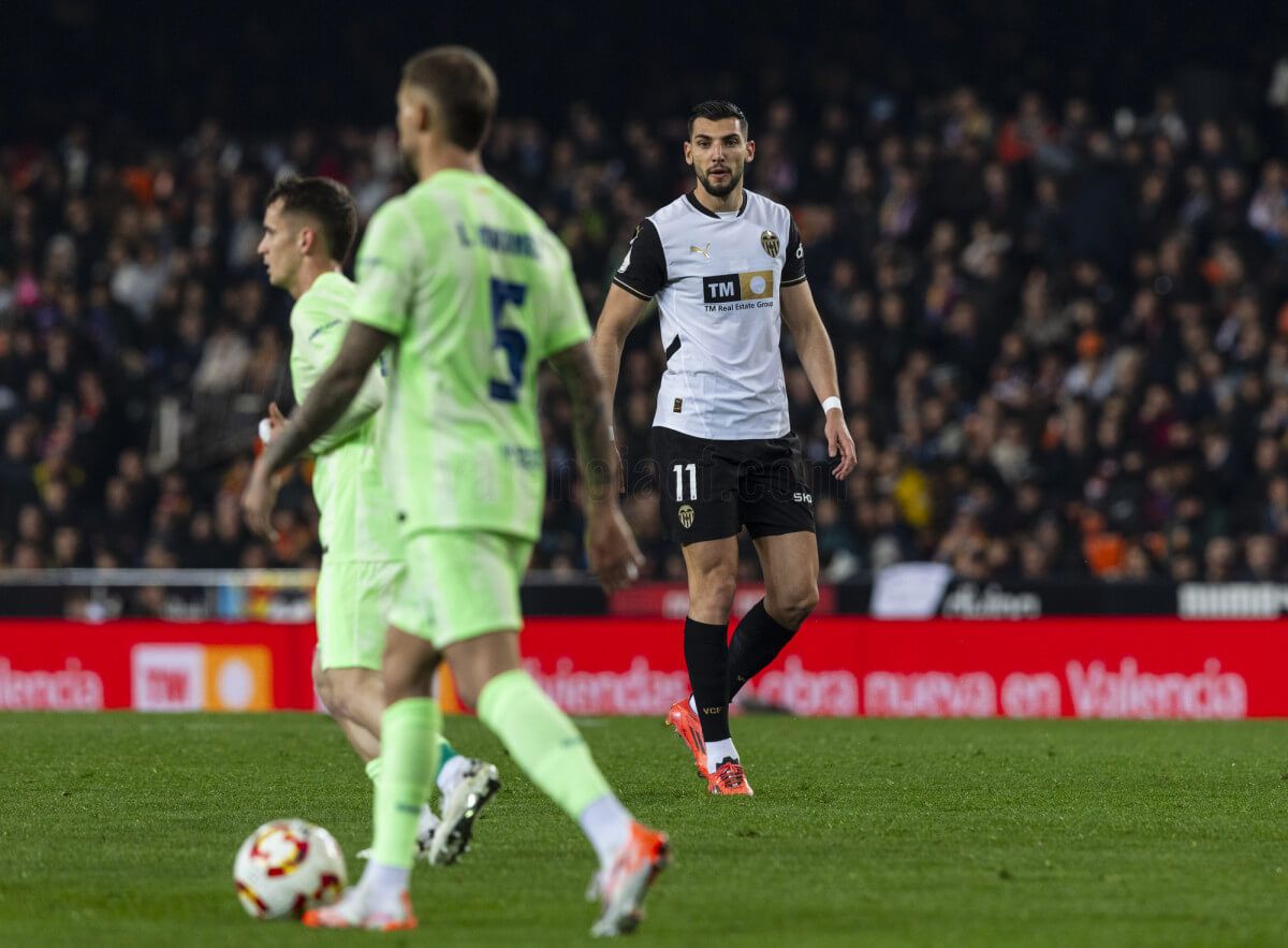  Rafa Mir, ante el FC Barcelona.