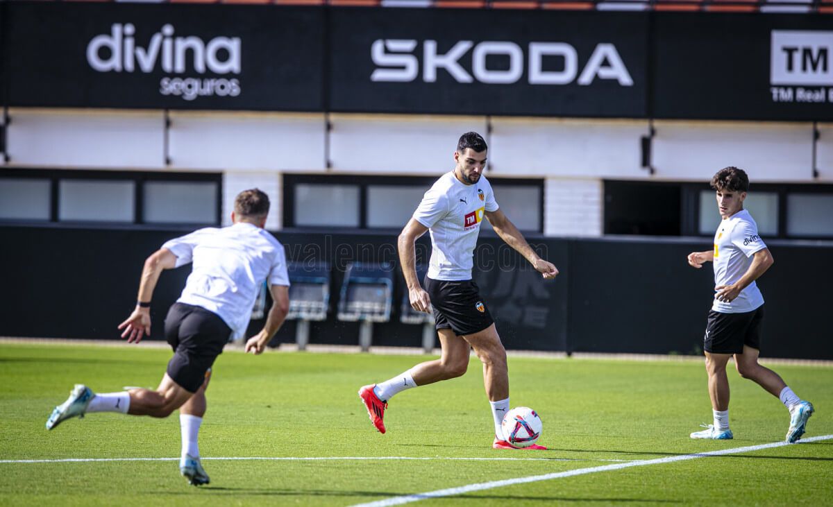  Rafa Mir, en un entrenamiento del lunes.