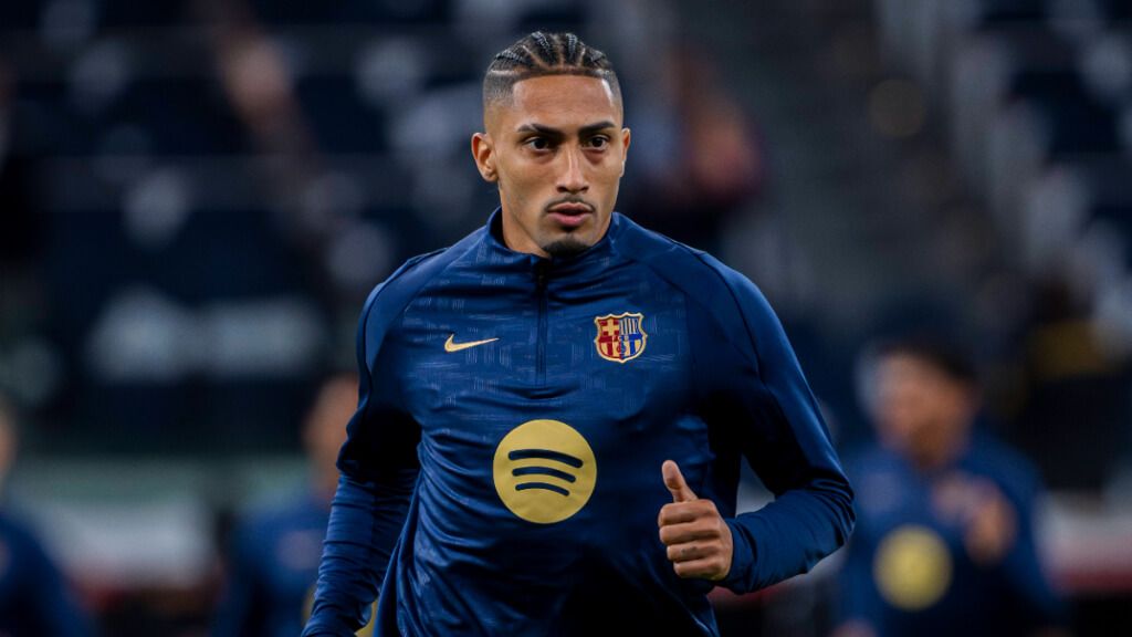 Raphinha en un calentamiento con el Barça (Cordon Press)