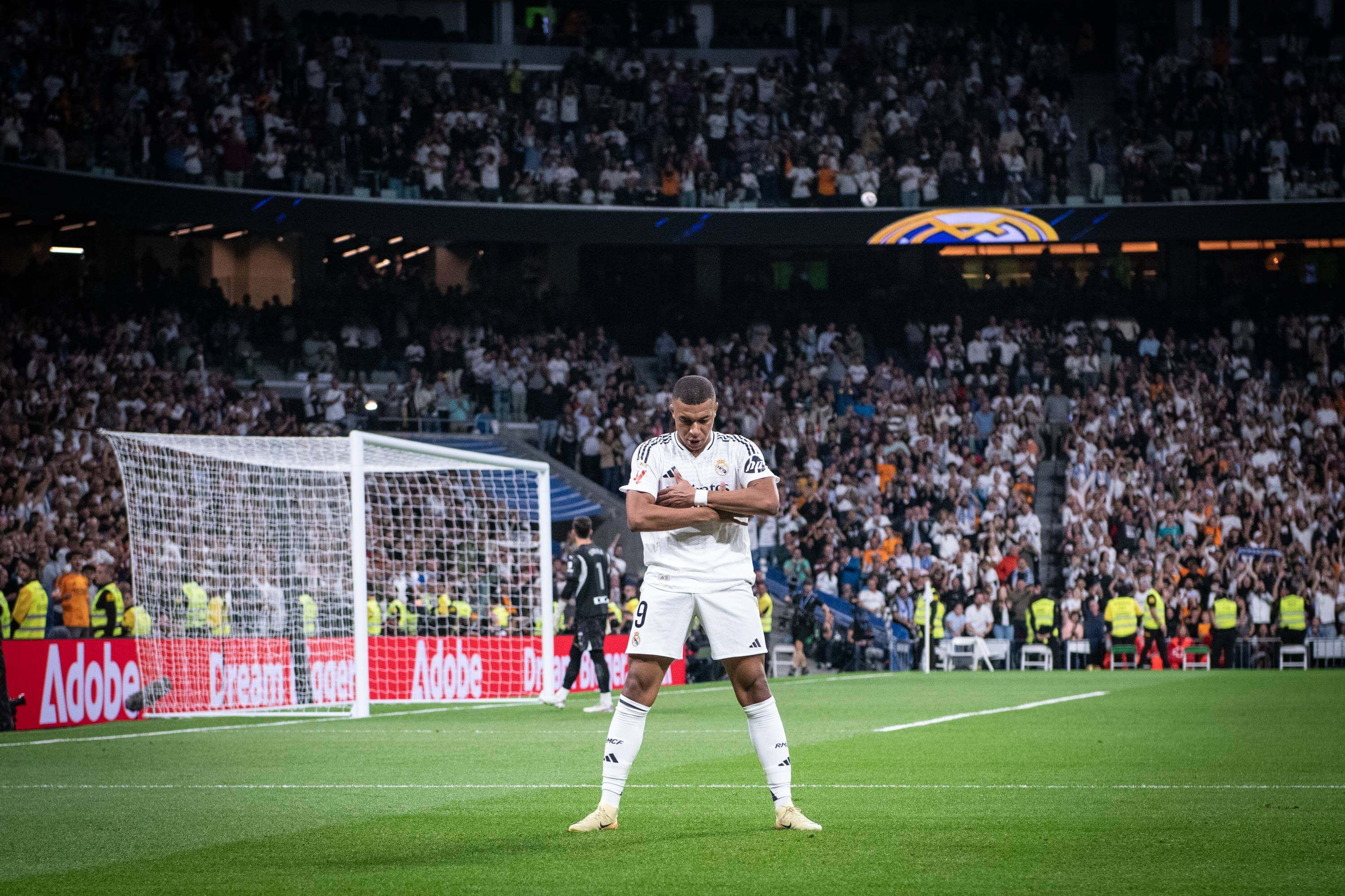 Kylian Mbappé celebra su gol en el Real Madrid-Alavés.