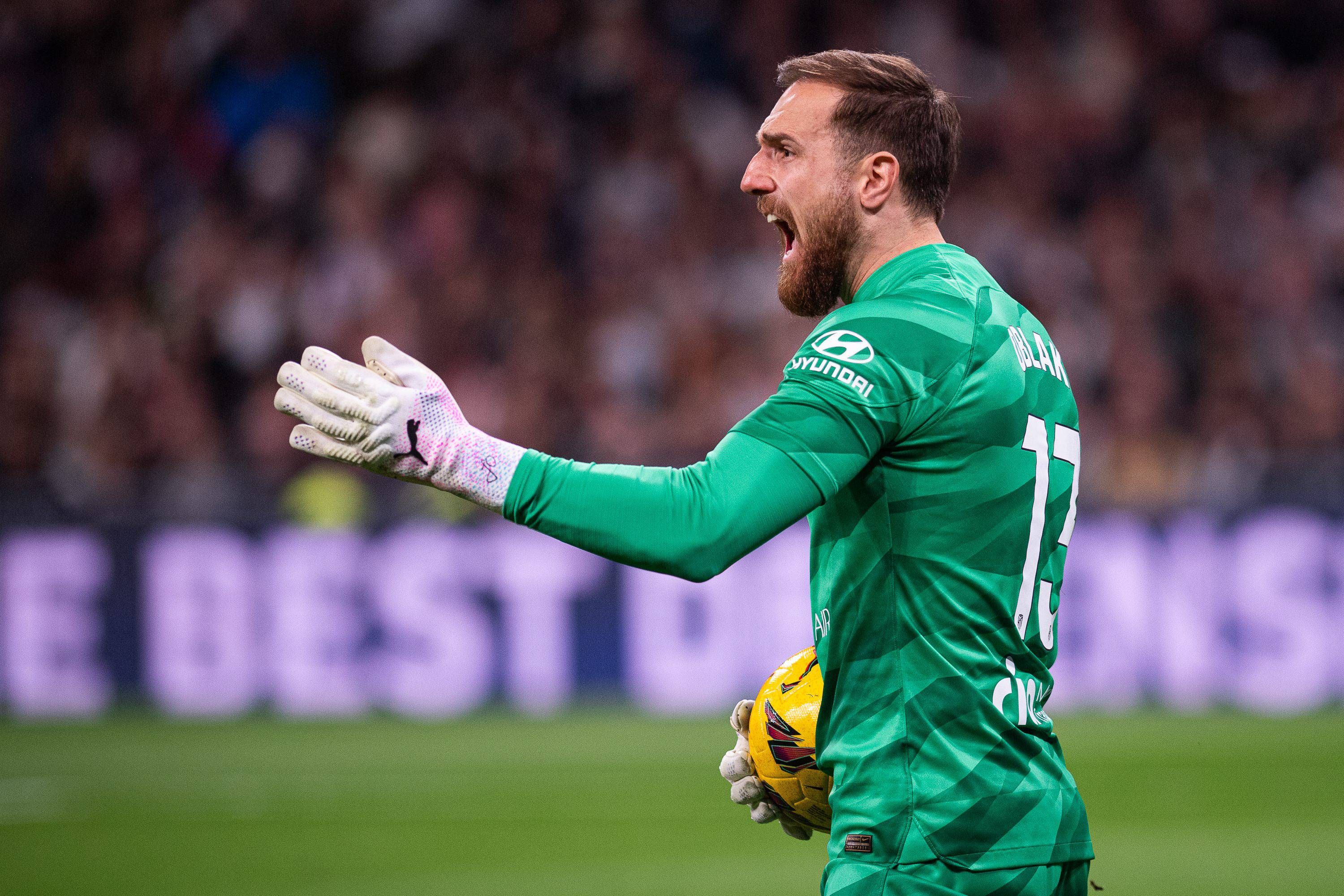  Jan Oblak da instrucciones en el derbi Real Madrid-Atlético.