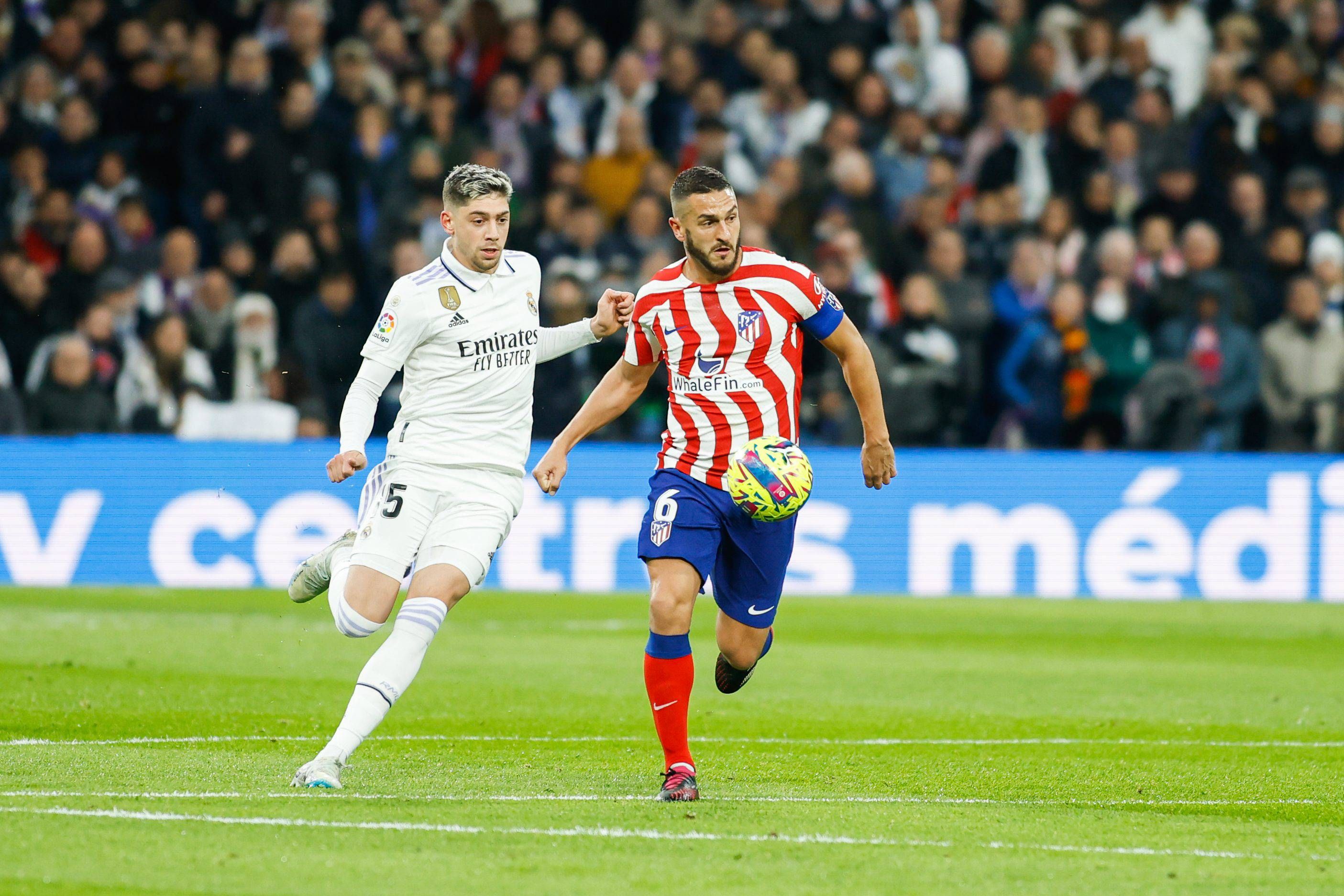  Fede Valverde y Koke, en el derbi Real Madrid-Atlético.