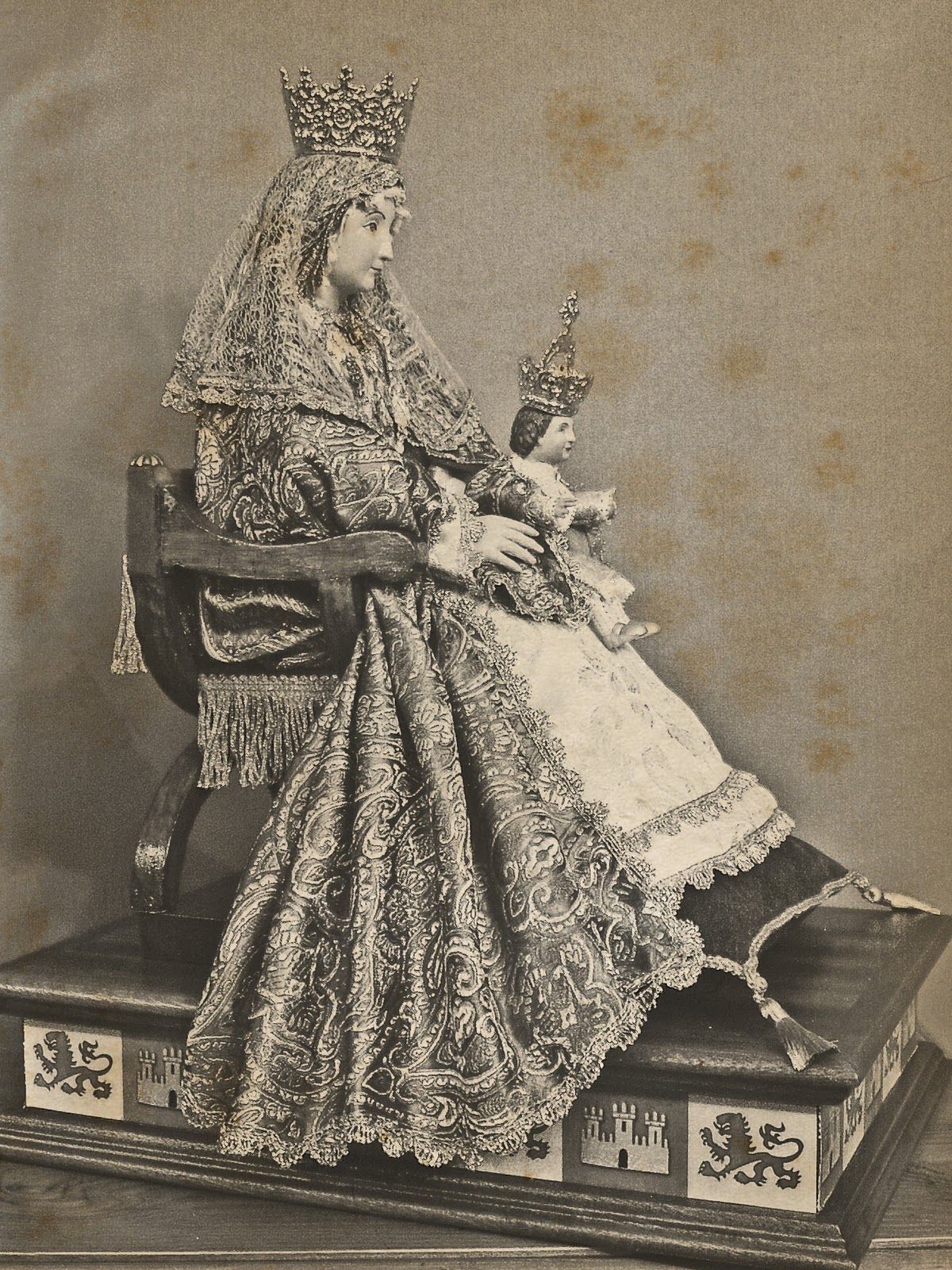 Réplica de la Virgen de los Reyes.