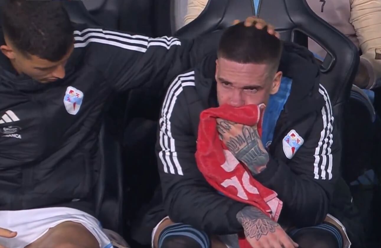 Ristic llora en el banquillo tras lesionarse.