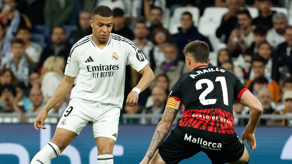 Mbappé y Raíllo, en el Real Madrid-Mallorca (EFE)