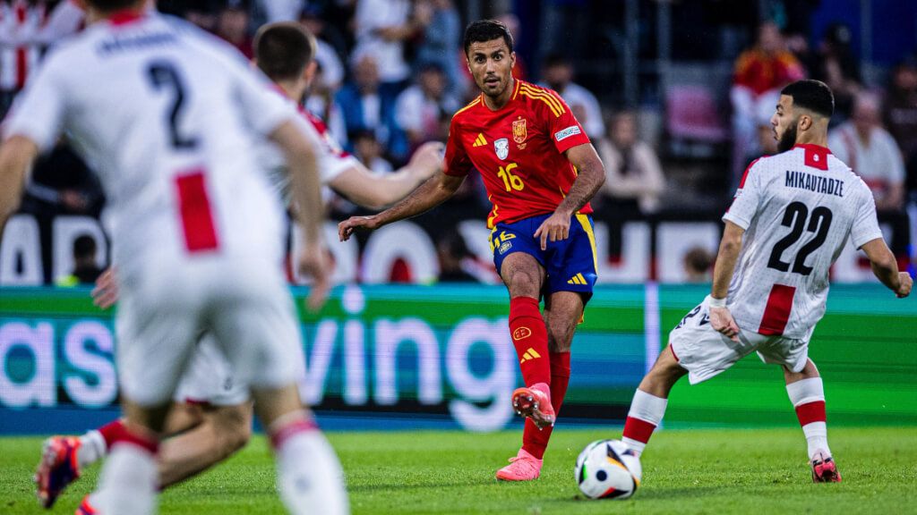  Rodri en el partido contra Georgia (X: @SEFutbol)