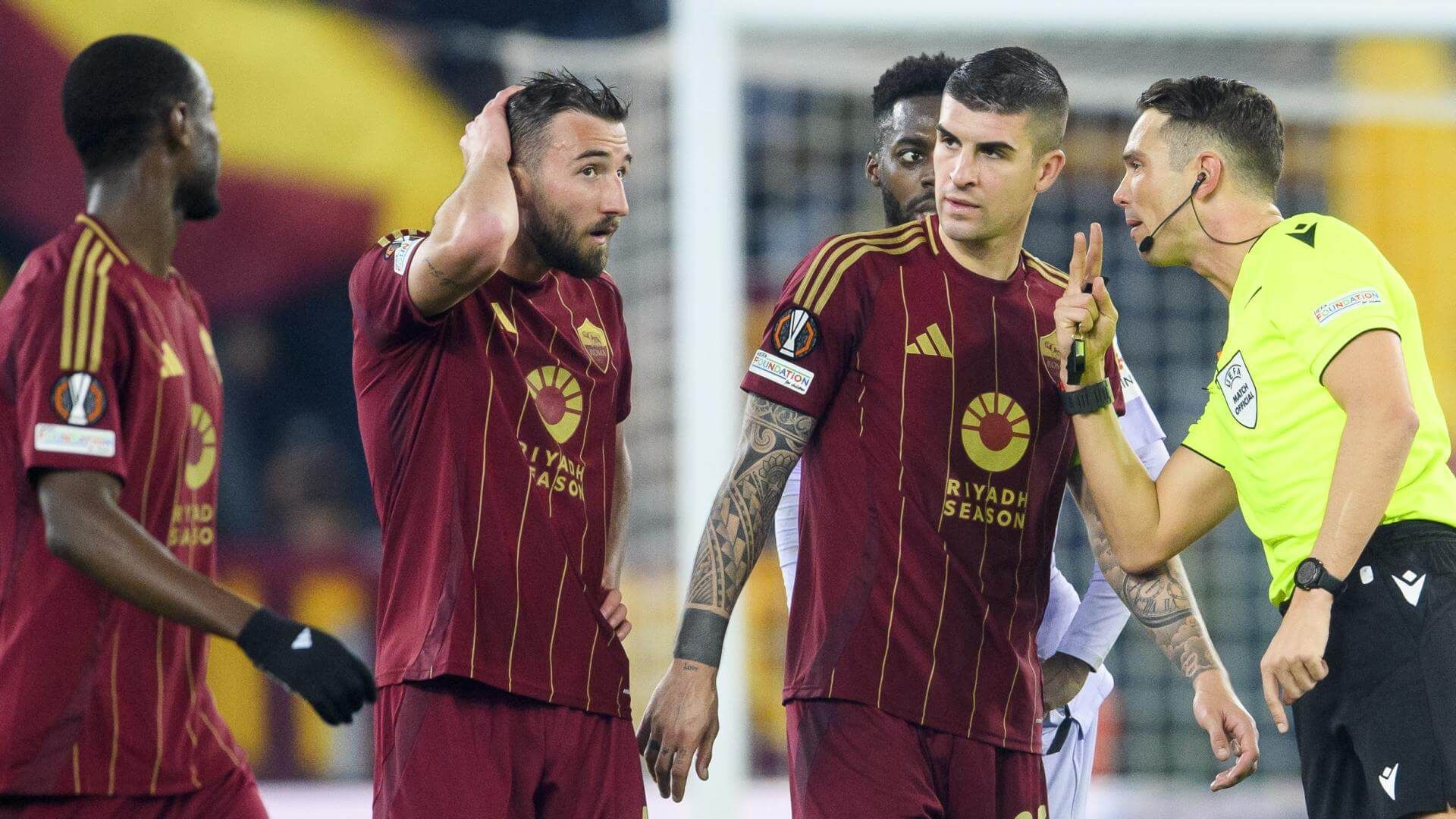  Terrible arbitraje del suizo Sandro Scharer en la ida perdida en el Estadio Olímpico de Roma.