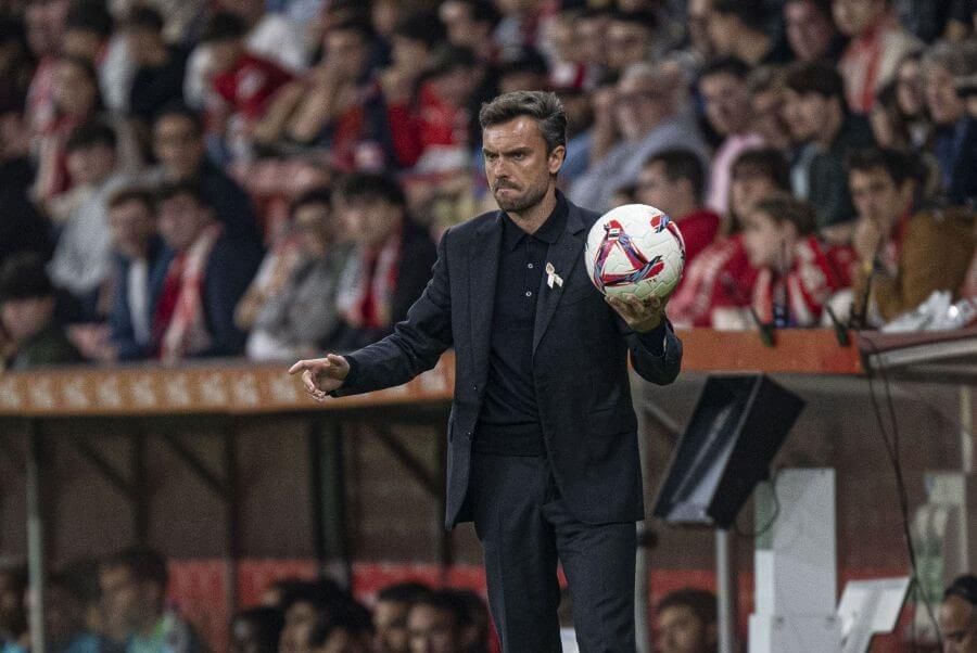 Rubén Albés, durante el Sporting - Castellón.