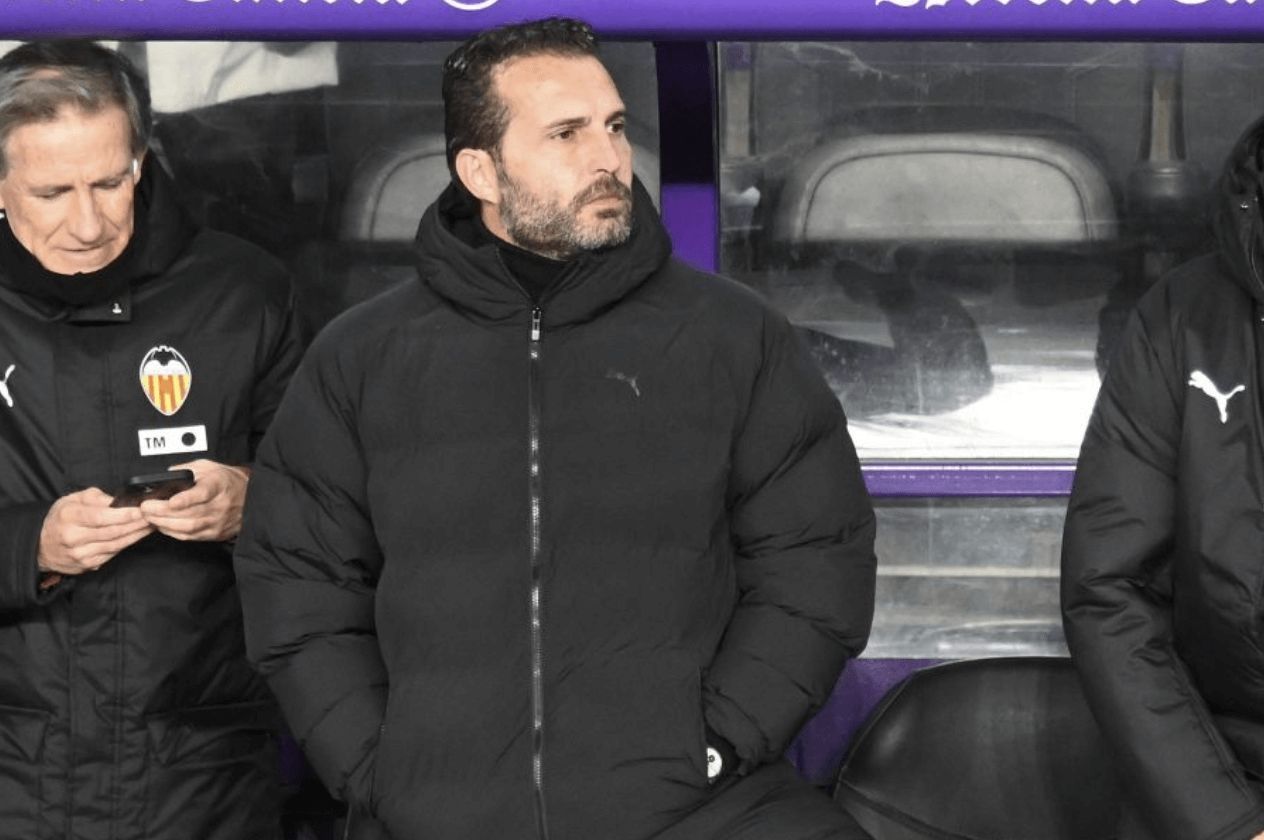  Rubén Baraja, ante el Real Valladolid.