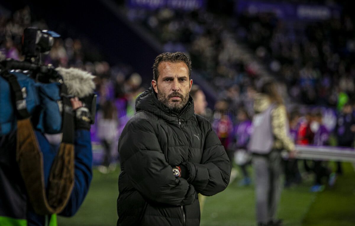  Rubén Baraja, ante el Real Valladolid.
