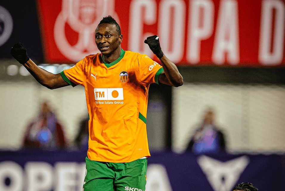  Sadiq Umar, ante el Ourense CF.