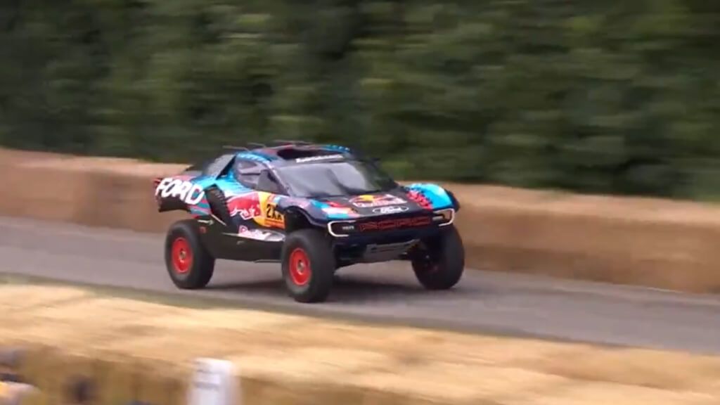  Carlos Sainz, con su nuevo Ford Raptor T1+ para el Dakar 2025