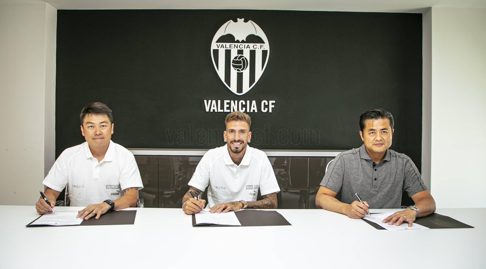  Samu Castillejo, el día de su fichaje por el Valencia CF (Foto:VCF).