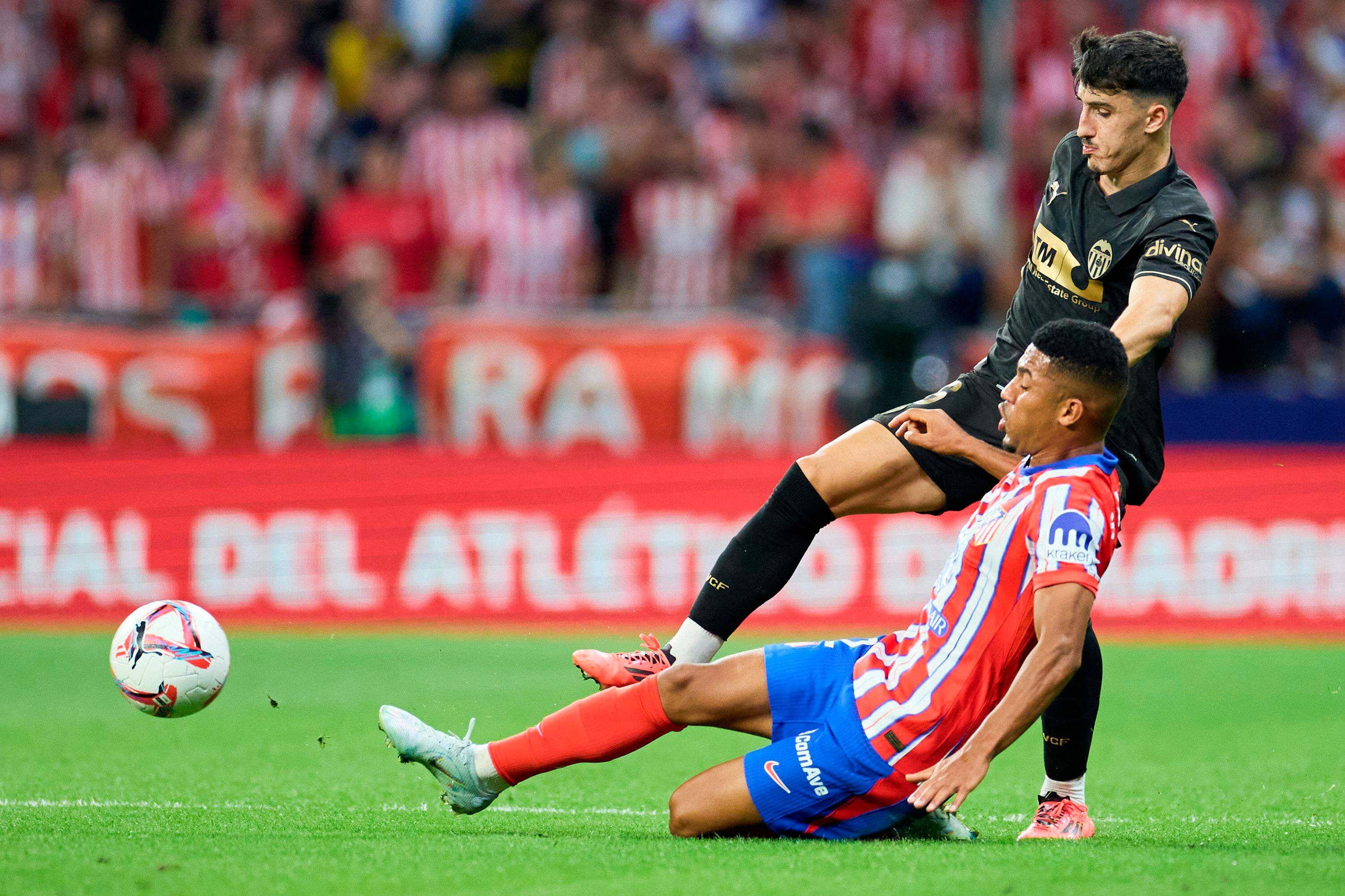 Samuel Lino, ante el Valencia CF