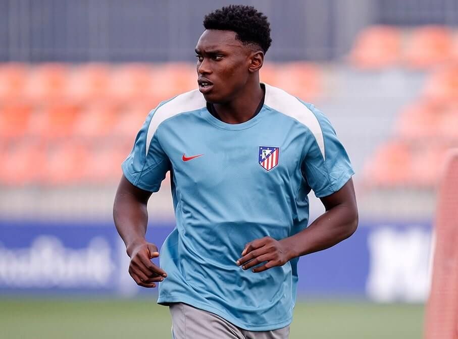 Samu Omorodion, en una sesión con el Atlético.