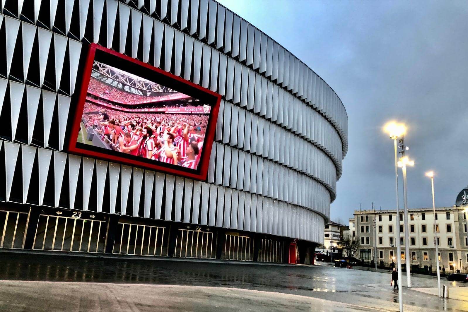  Exterior del campo de San Mamés, estadio del Athletic Club y todo un emblema de Bilbao.