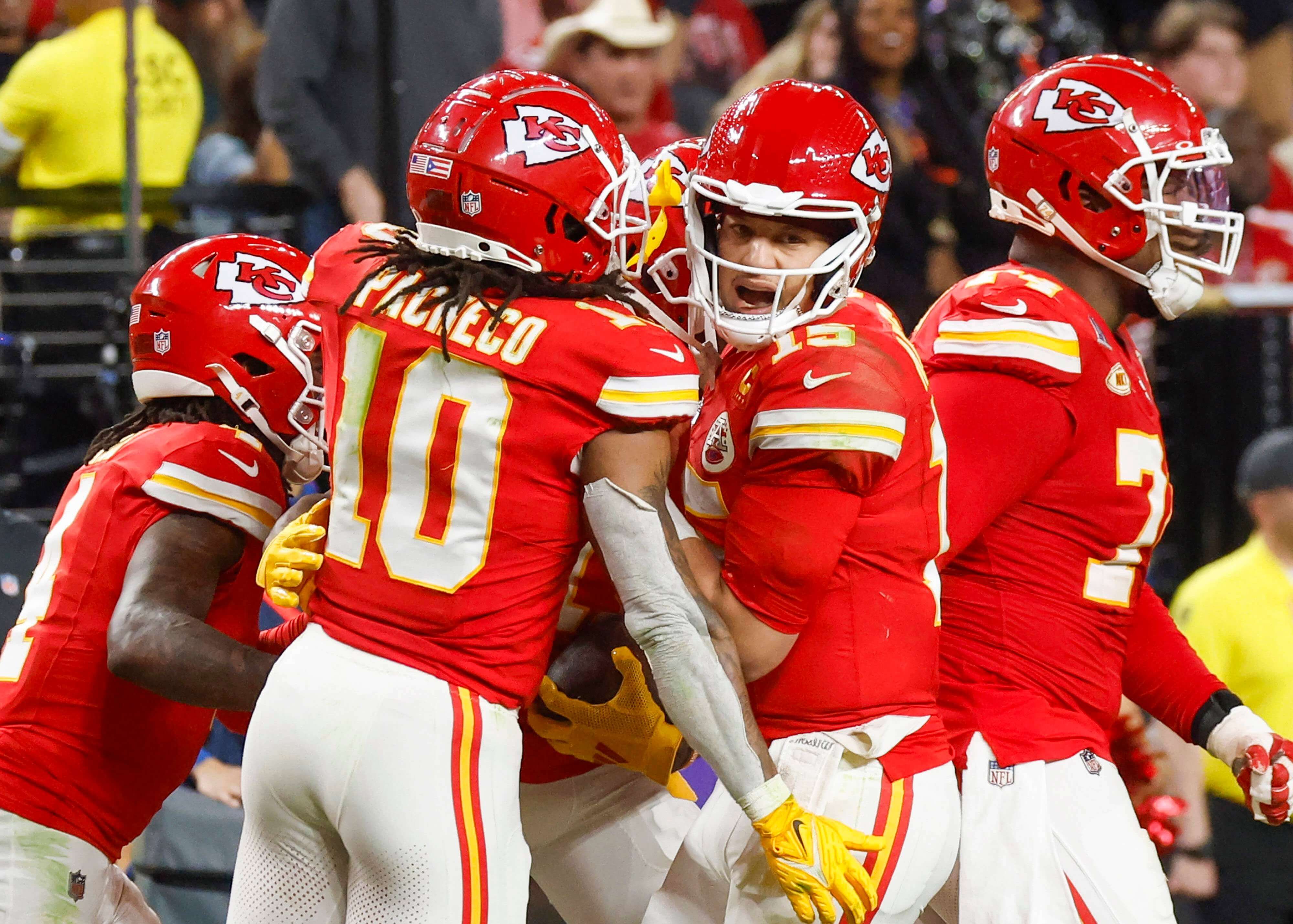  Los jugadores de Kansas City Chiefs celebran una anotación durante la Super Bowl.