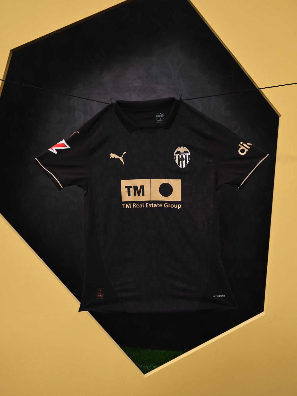  Segunda camiseta 2024/25 del Valencia CF.