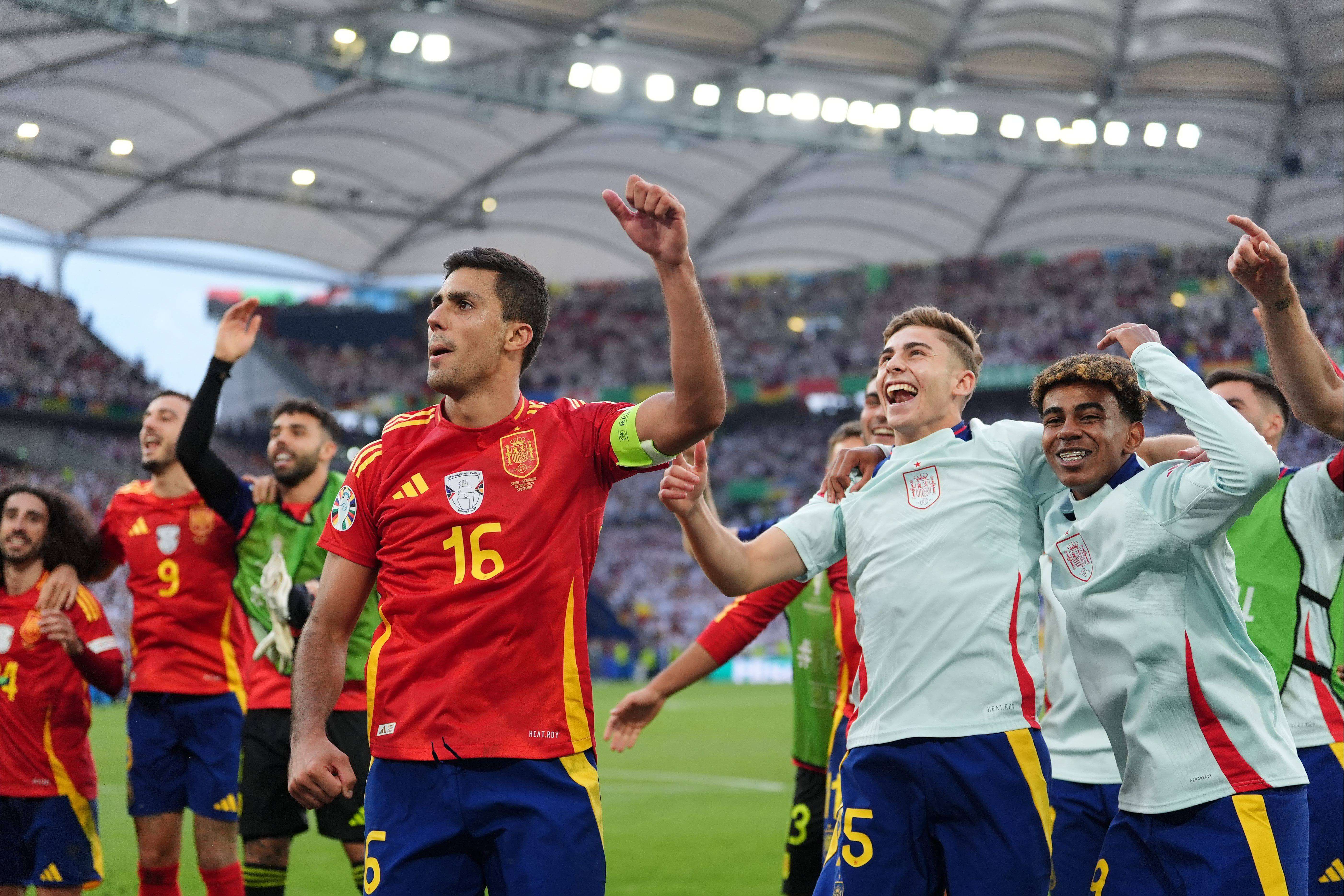  La Selección Española celebra el triunfo ante Alemania.