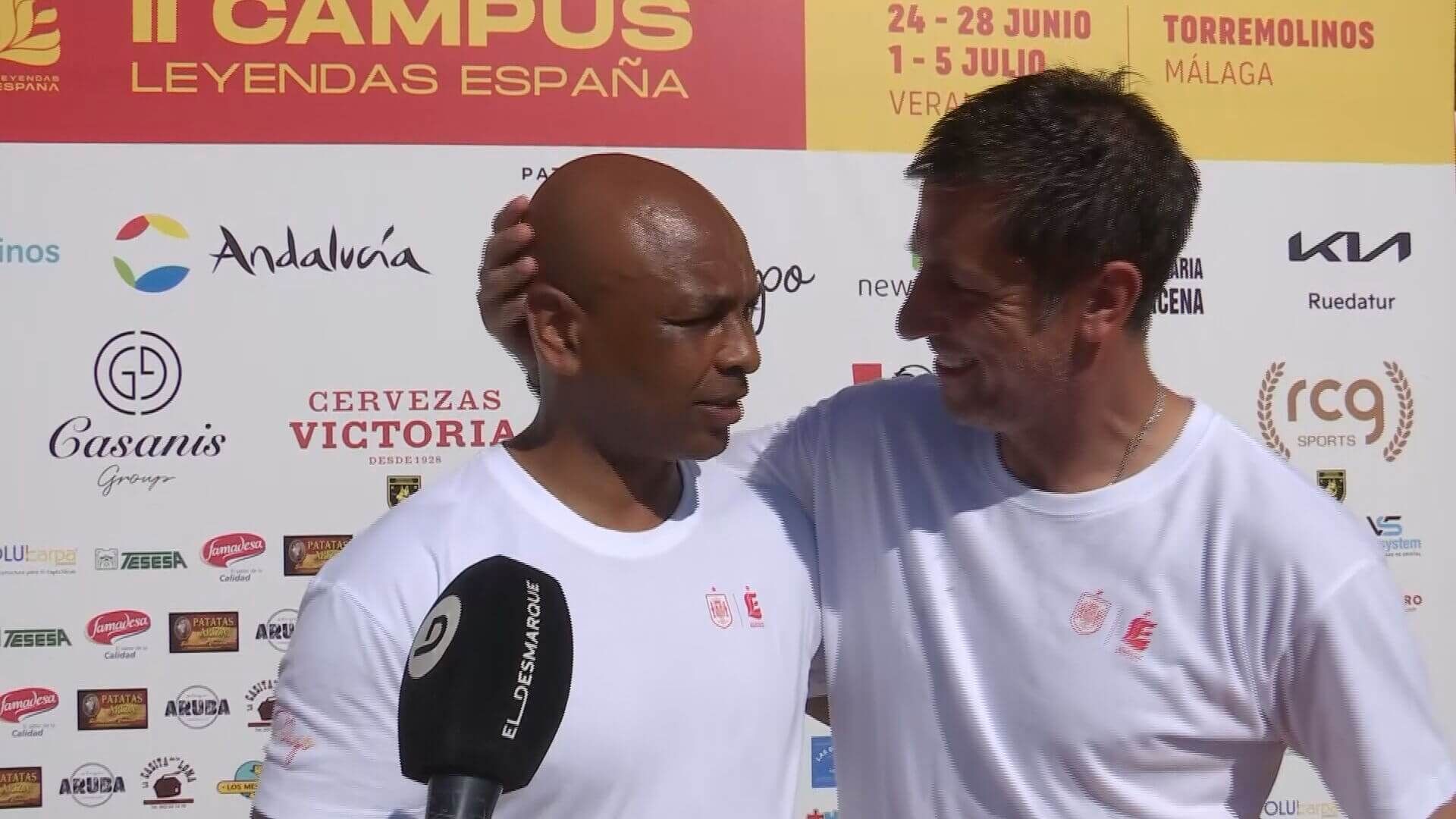  Marcos Senna y Joan Capdevila, con ElDesmarque.