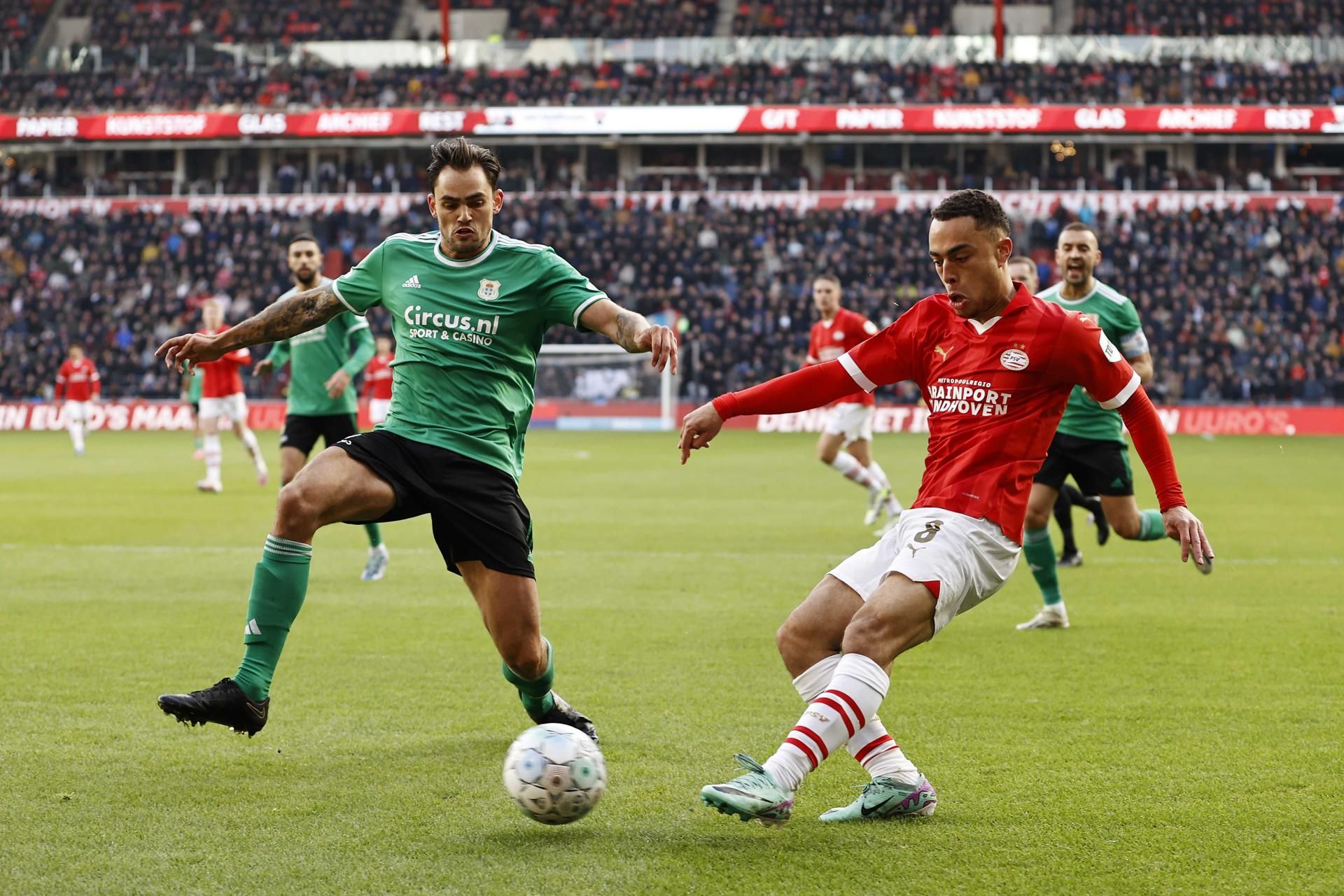  Sergiño Dest, en un partido con el PSV.