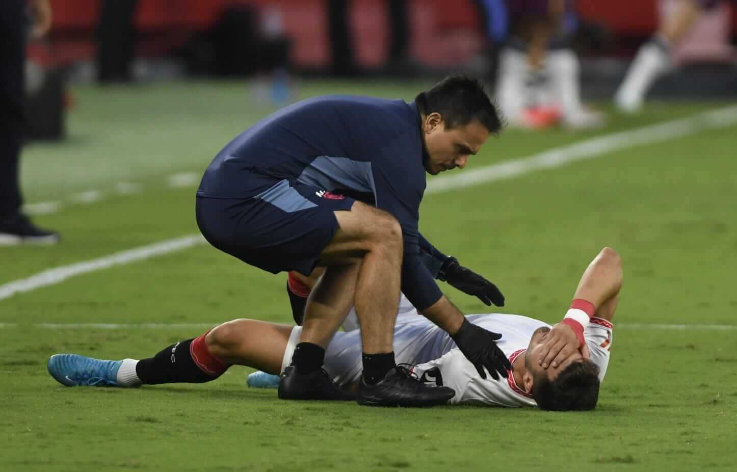  Saúl Ñíguez, lesionado en el Sevilla-Valladolid.