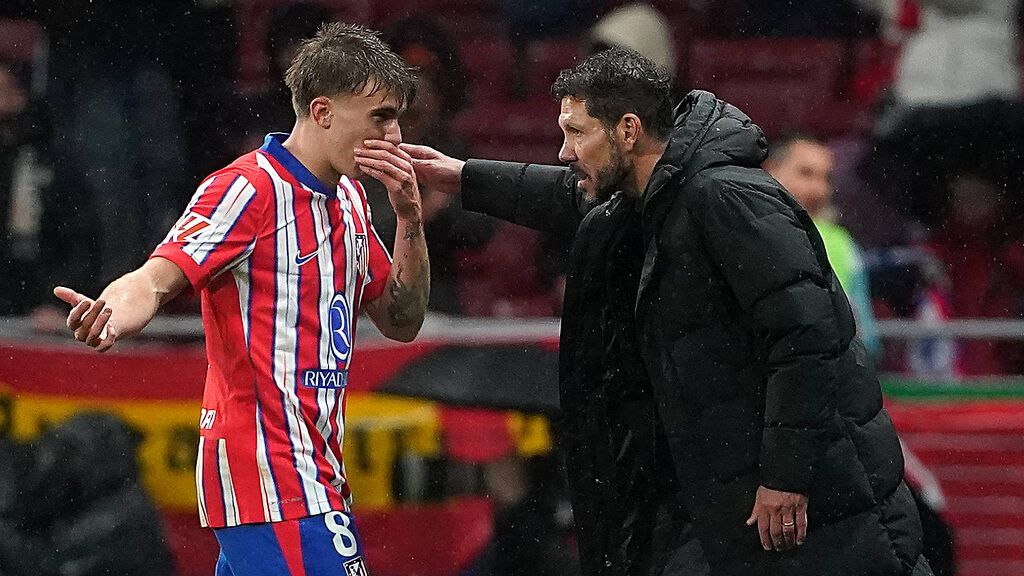 Simeone da indicaciones a Pablo Barrios (Cordon Press)