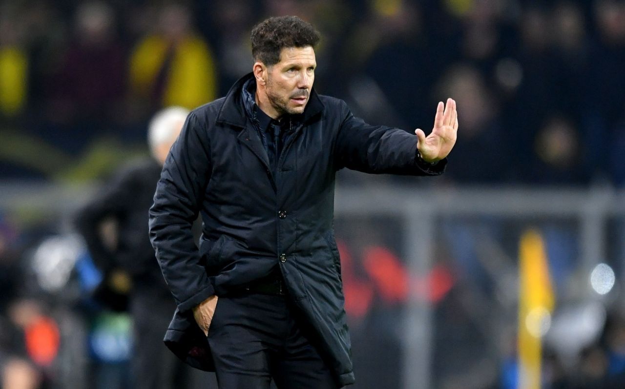  Simeone, en la banda del Signal Iduna Park.