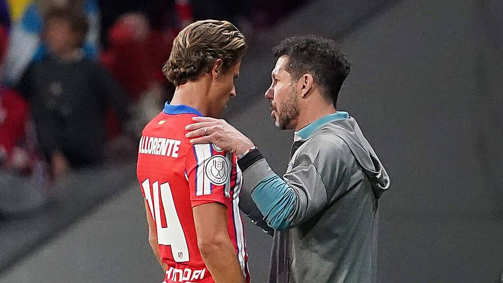 Simeone y Marcos Llorente en un partido del Atleti (Cordon Press)