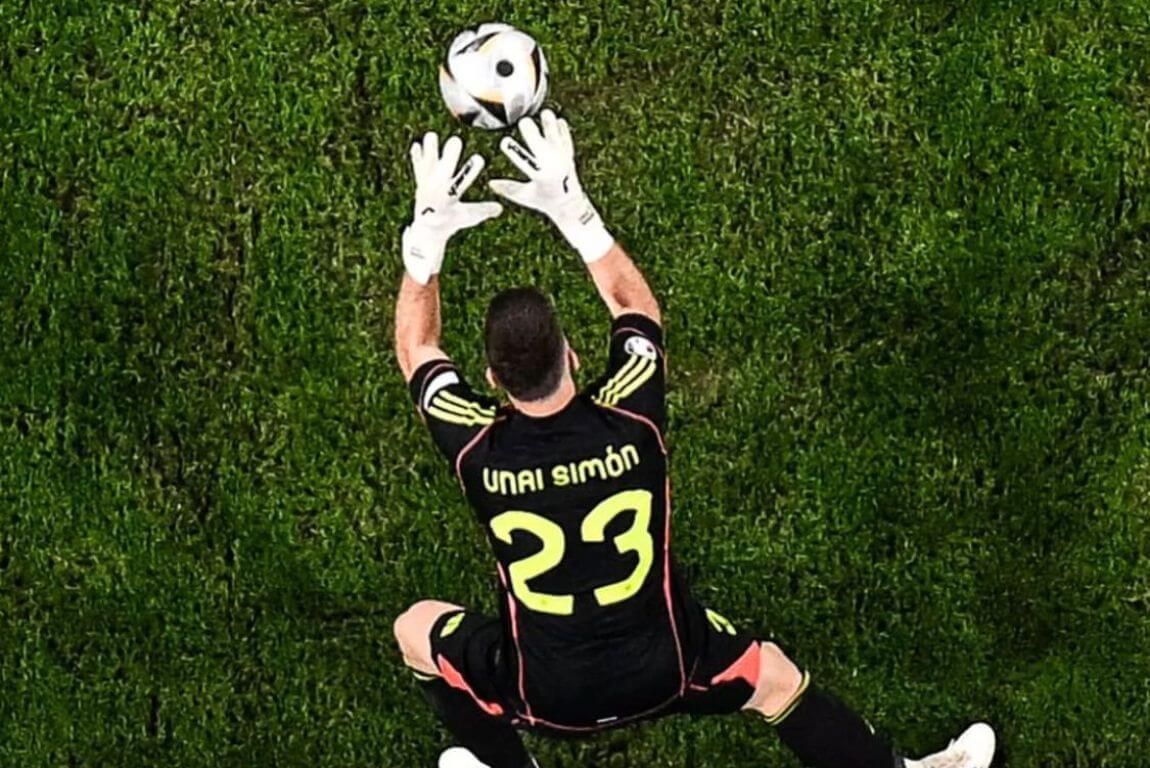  Parada del meta Unai Simón del Athletic Club en la Eurocopa de Alemania. Ahora será baja un par de meses.