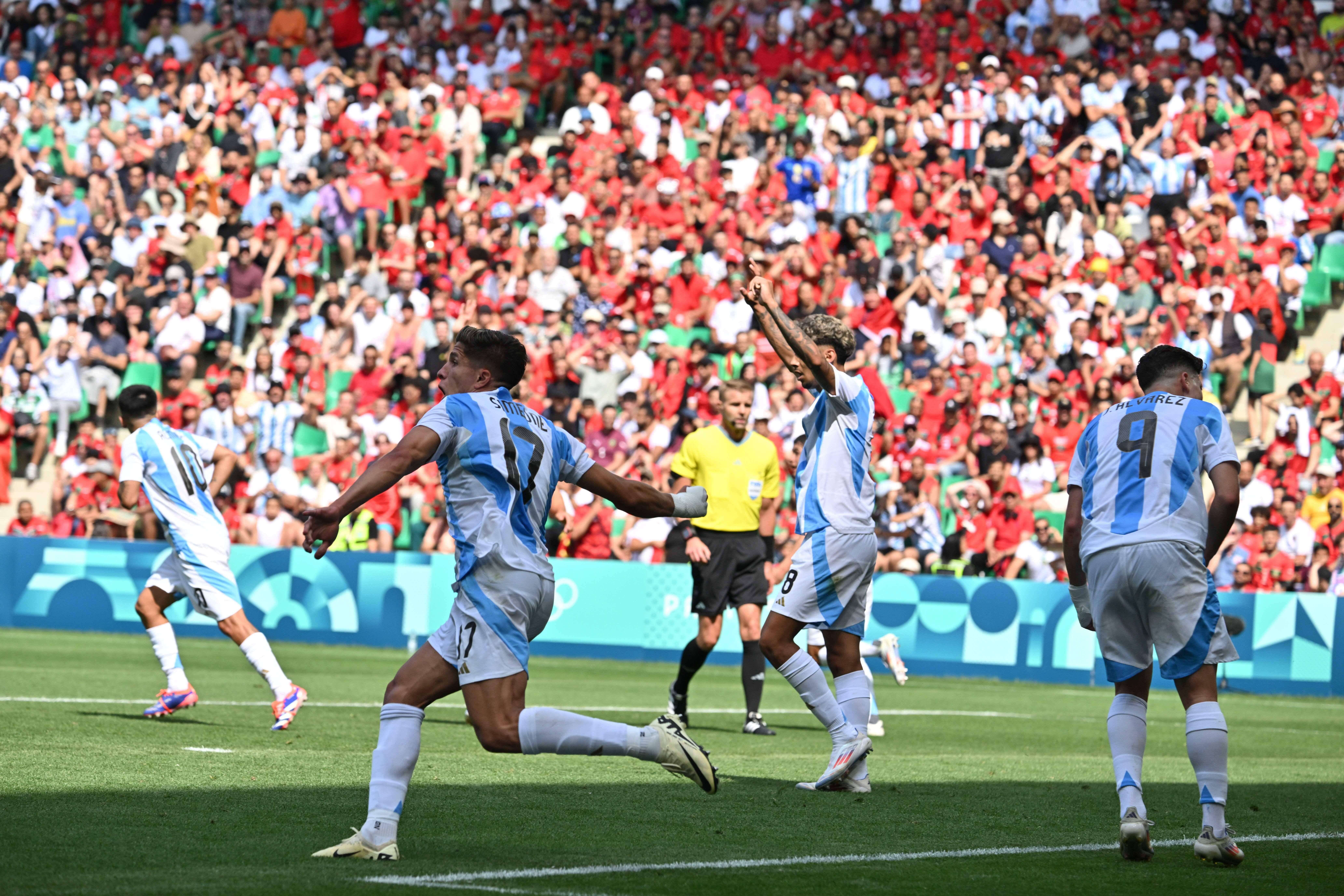 Giuliano Simeone celebra su gol en el Argentina-Marruecos.