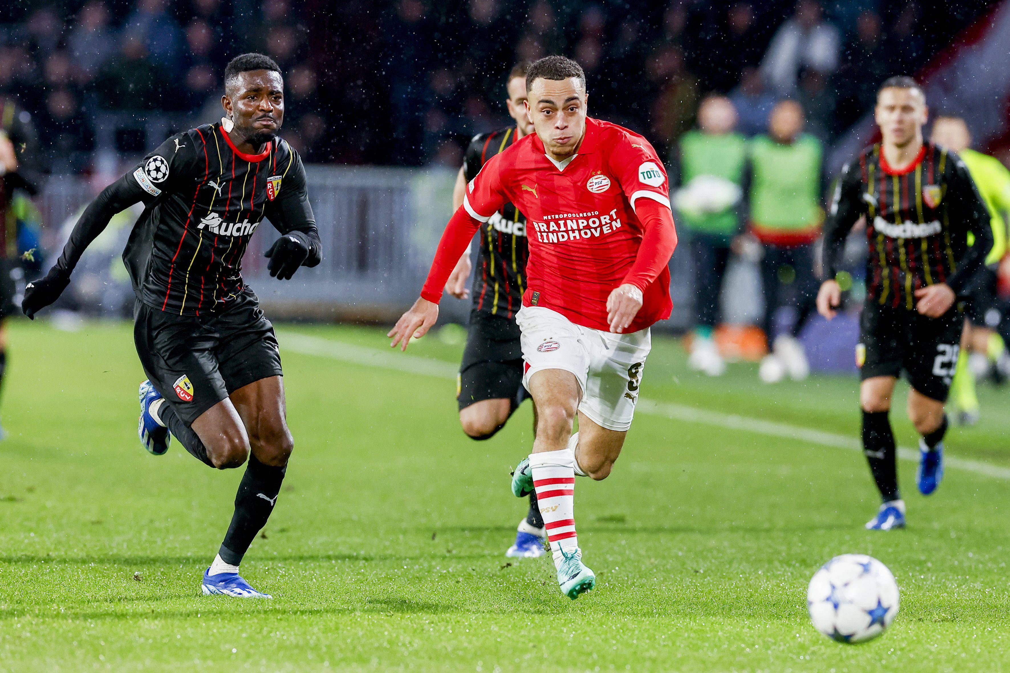  Dest con la camiseta del PSV..