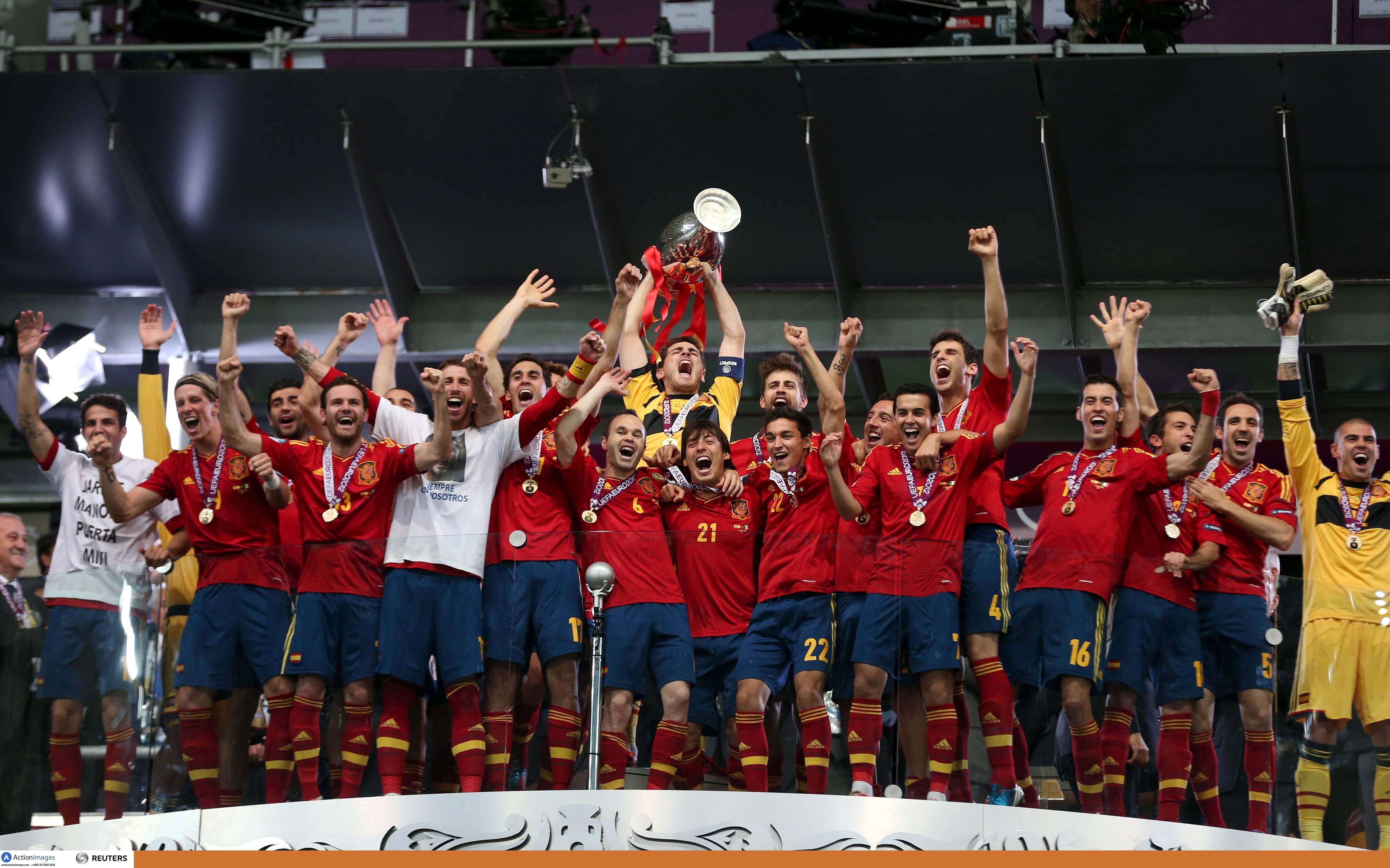  Casillas levantando la Eurocopa de 2012