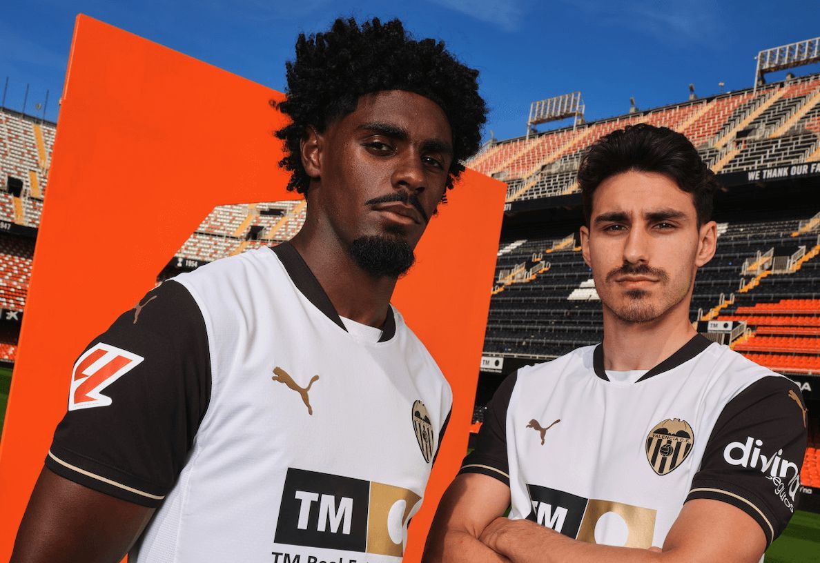  Thierry Correia y André Almeida, con la nueva camiseta.