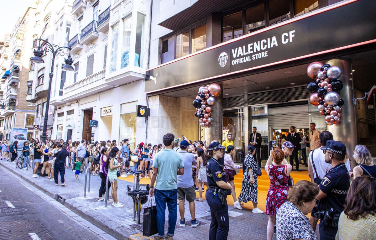  Inauguración tienda del Valencia CF