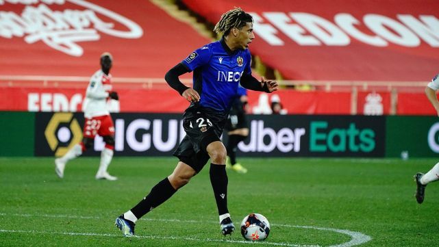  Jean-Clair Todibo, en un partido con el Niza.