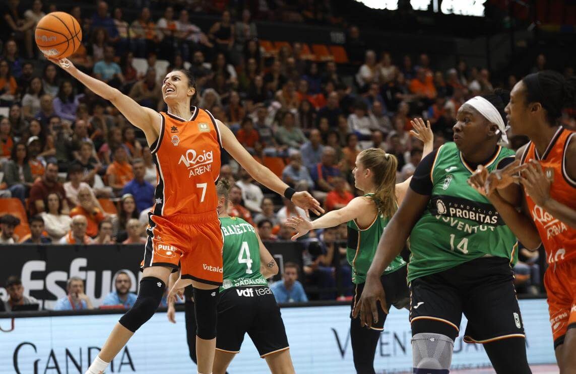 Valencia Basket cumple en la Fonteta
