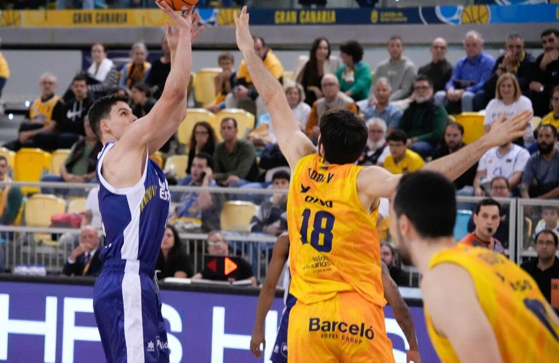Valencia Basket recibe al Dreamland Gran Canaria en la noche del homenaje a Sam Van Rossom