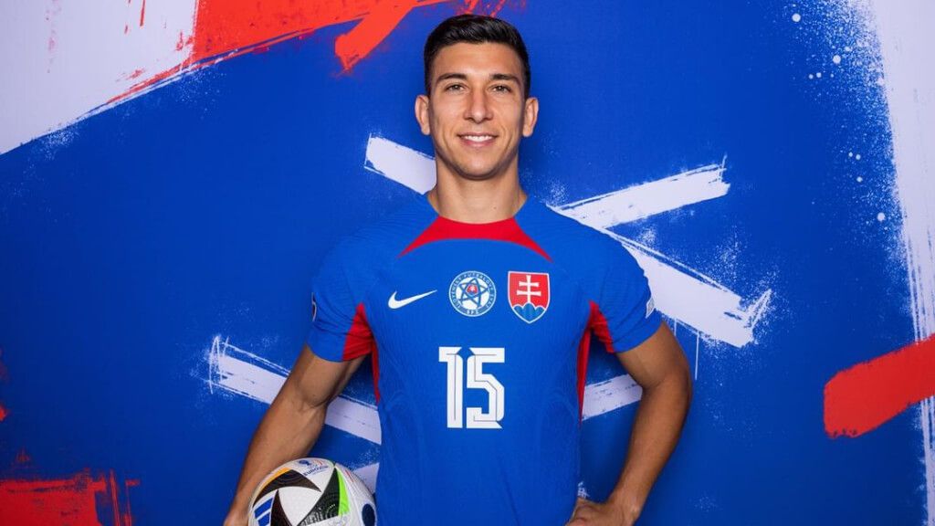 Vernon de Marco durante la presentación de la Eurocopa (Fuente: @vernondemarco)