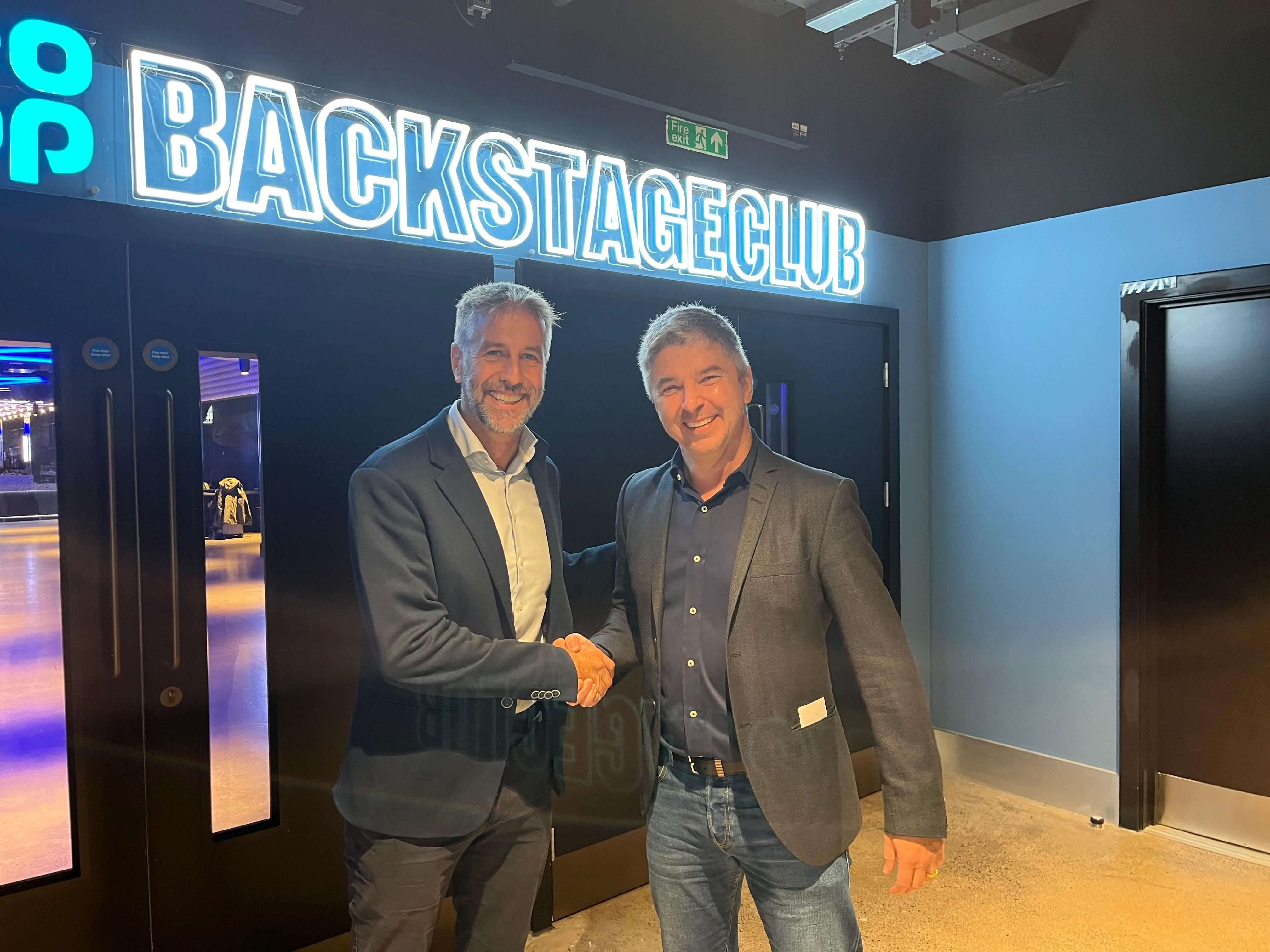 Víctor Sendra y Oliver Toth celebran la adhesión del Roig Arena