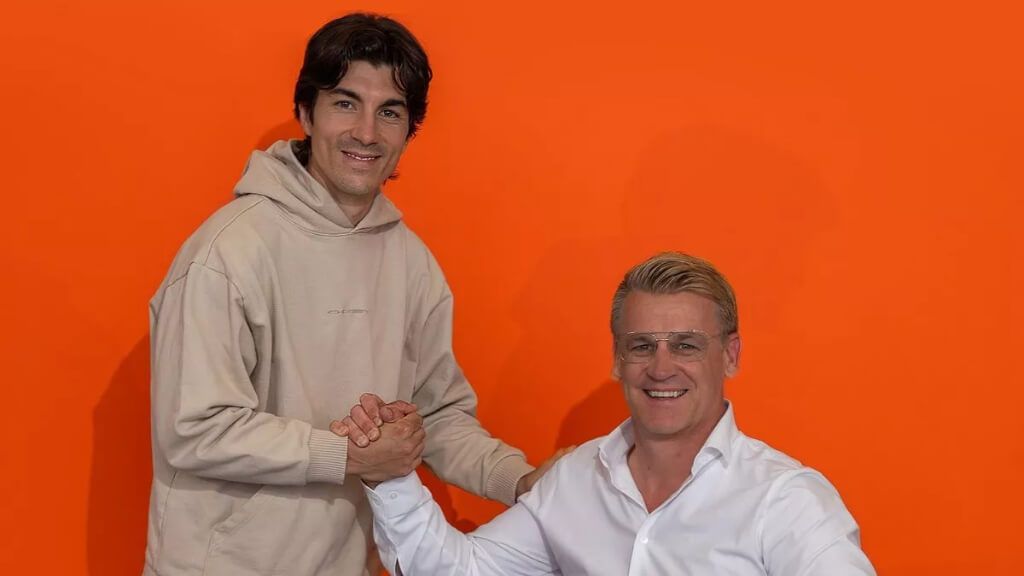  Maverick Viñales y Pit Beirer.