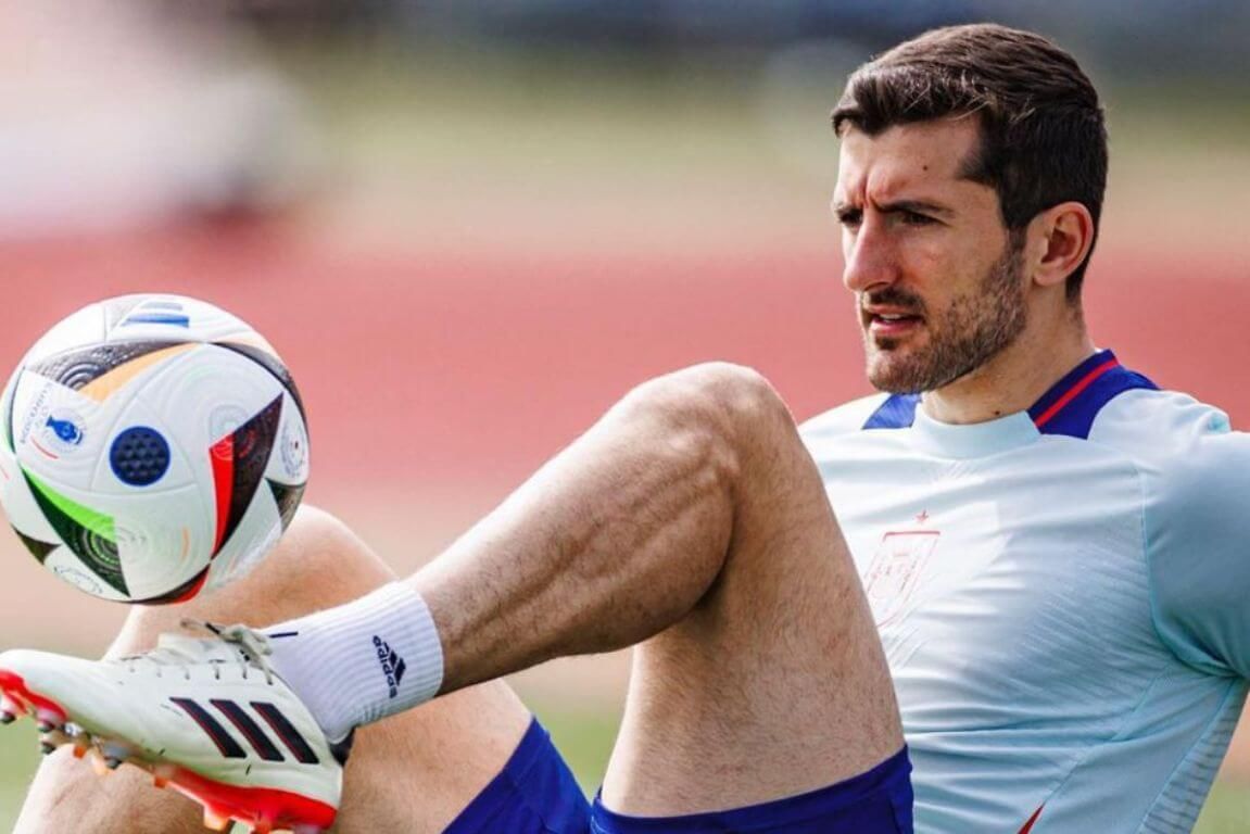 Dani Vivian se entrena durante la Eurocopa de Alemania.