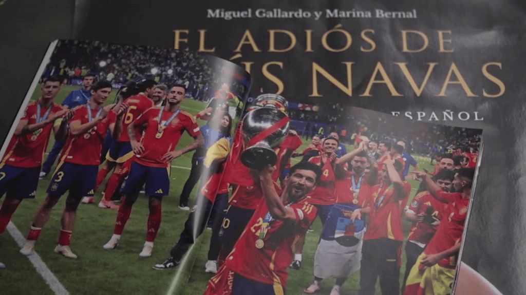  Jesús Navas y varias fotografías de sus triunfos con la Selección Española (ElDesmarque)