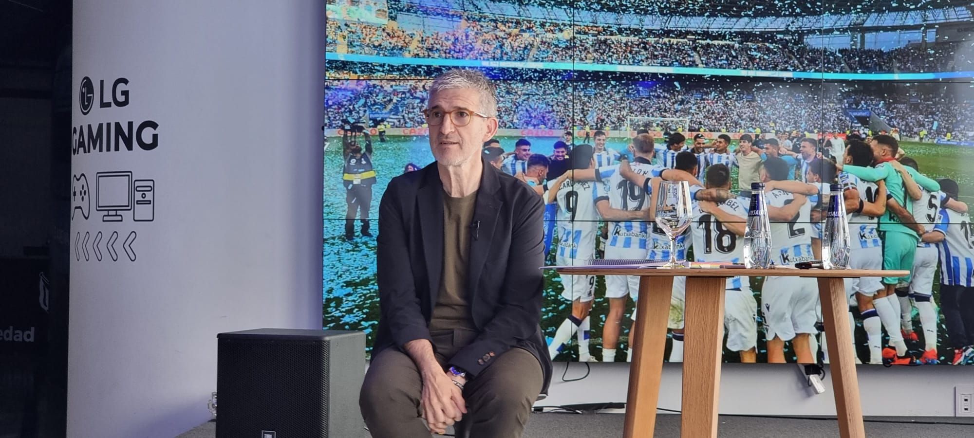  Roberto Olabe, en la rueda de prensa con los medios de comunicación.
