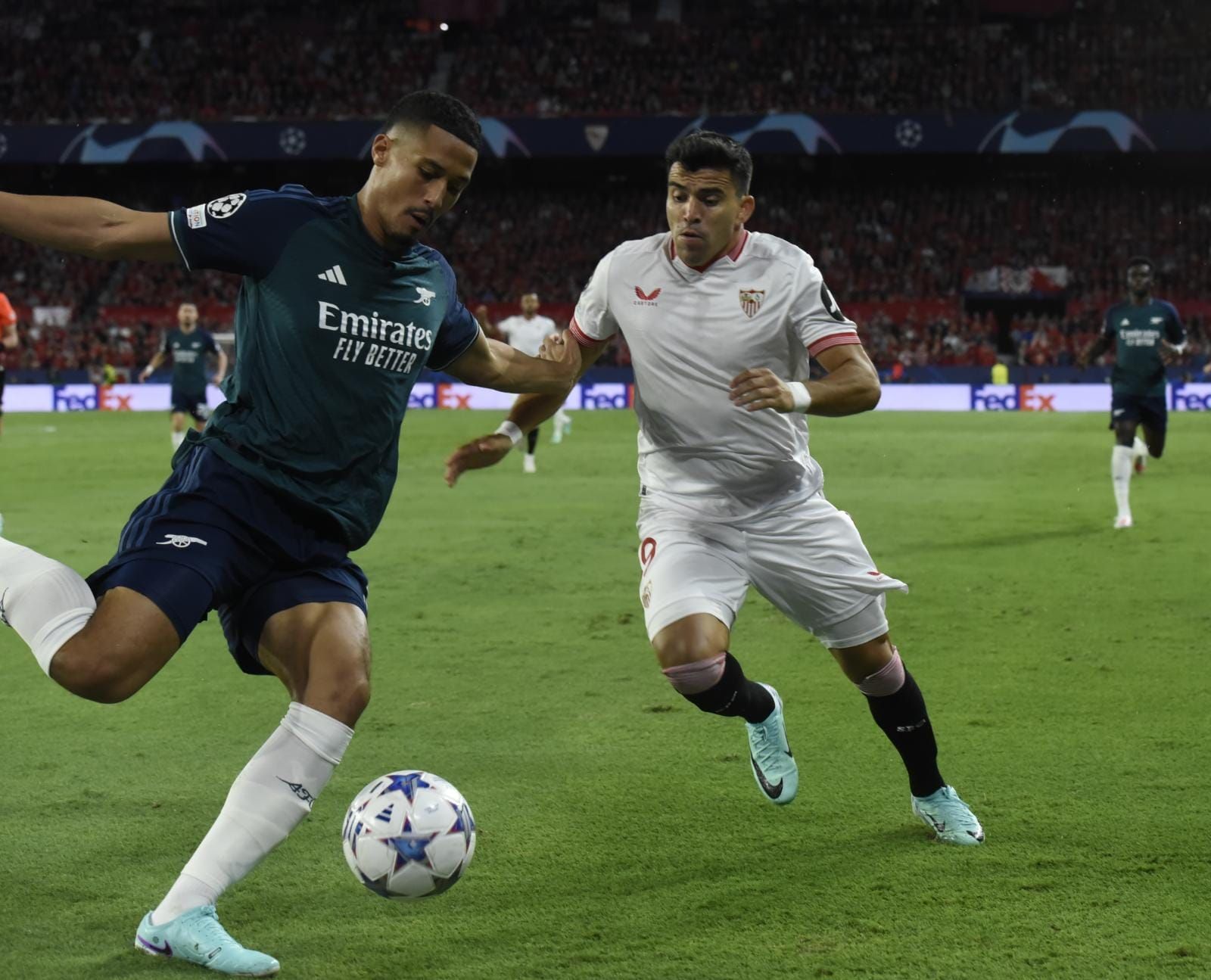  Acuña, ante el Arsenal.