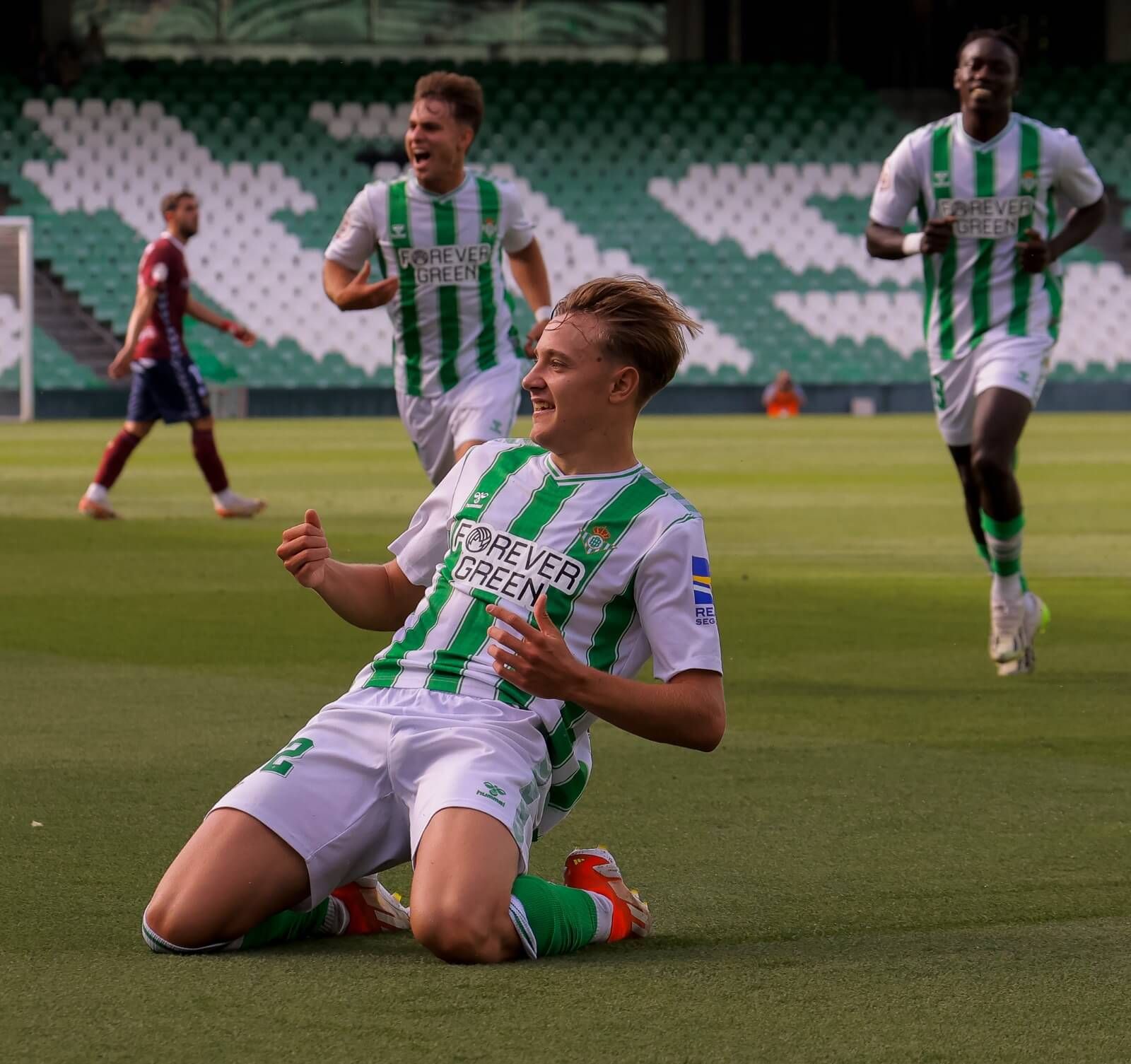  Jesús Rodríguez celebra su gol ante el Pontevedra