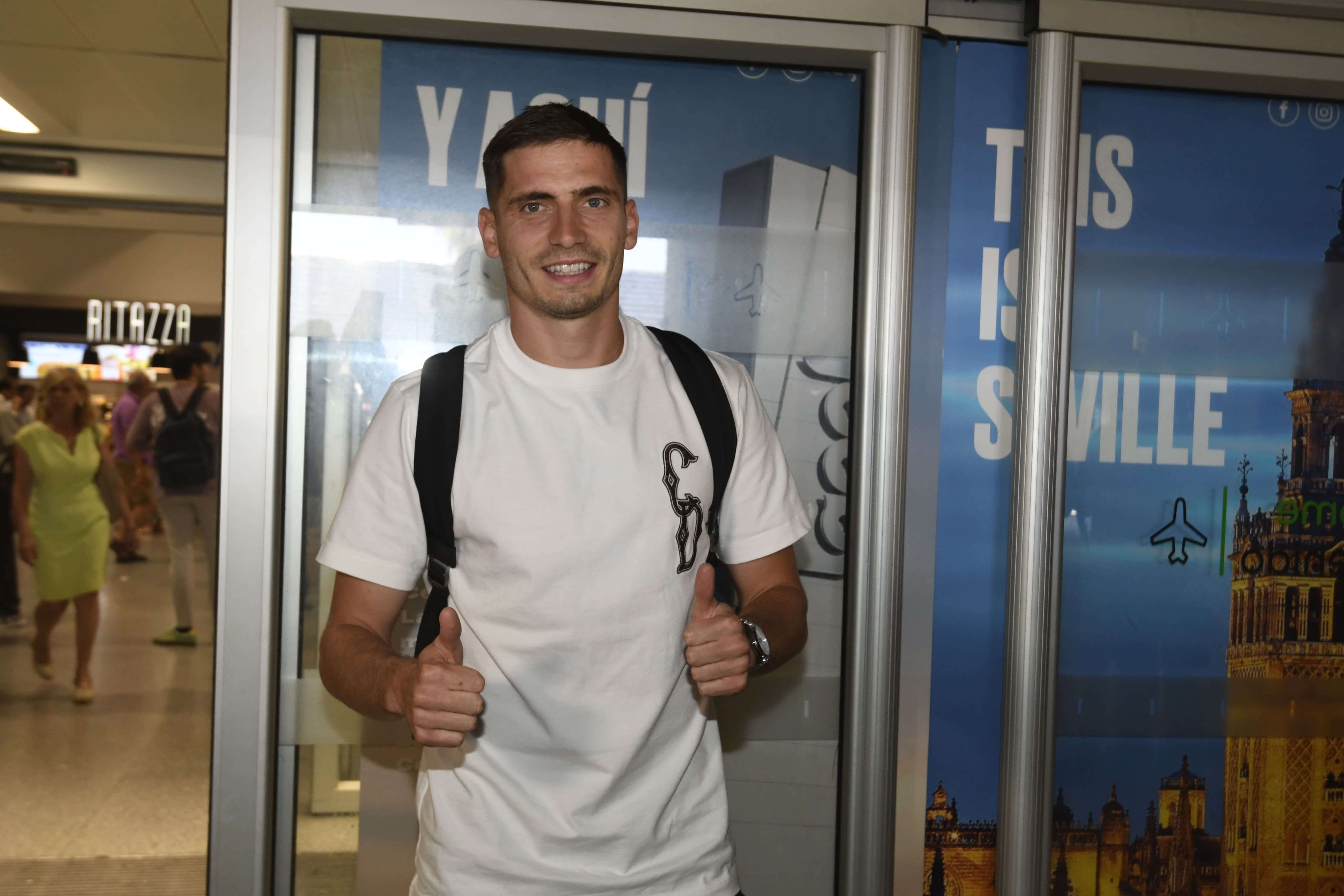  Romain Perraud, en el Aeropuerto de Sevilla.