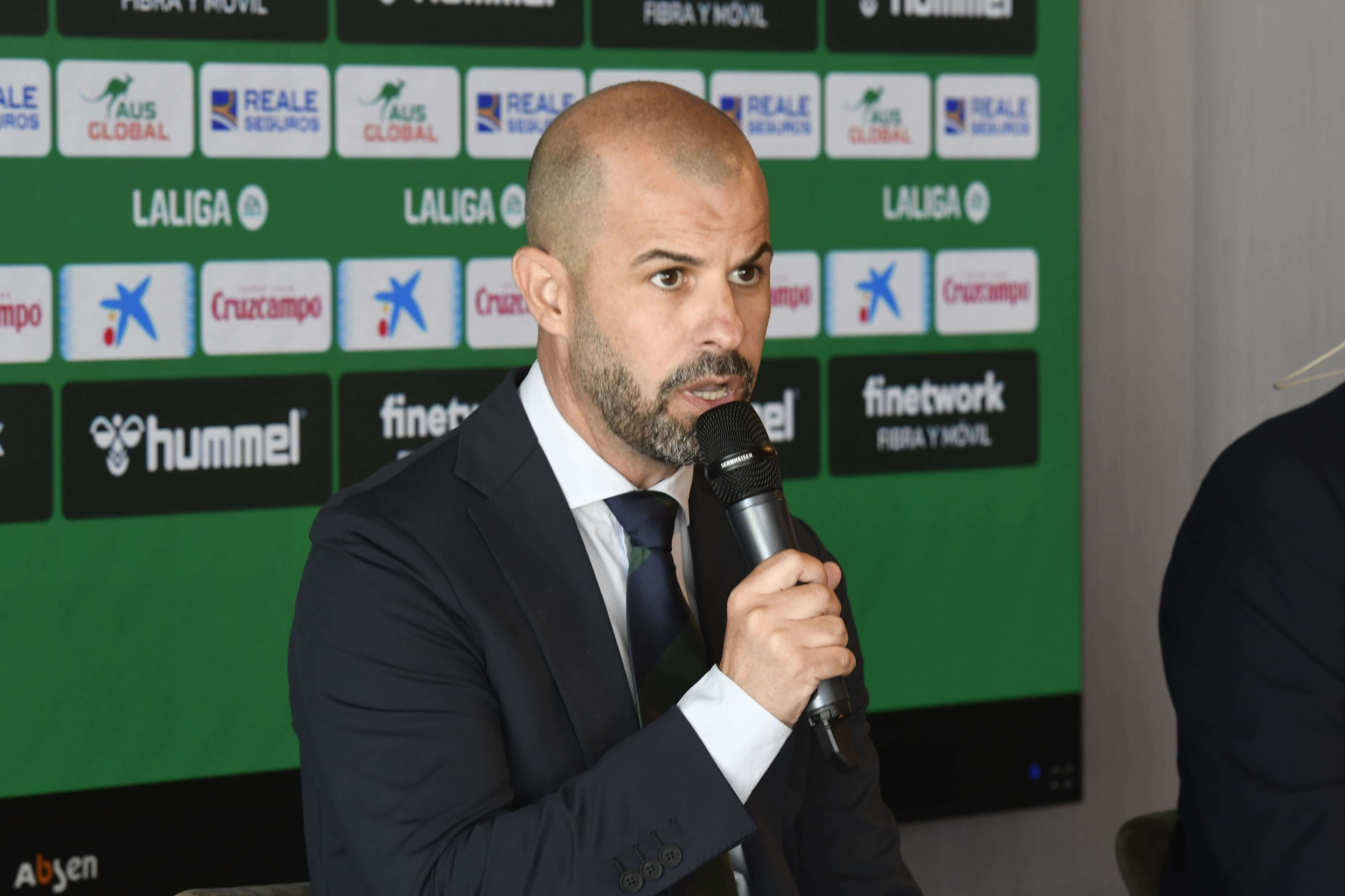 Manu Fajardo en rueda de prensa. (Foto: Kiko Hurtado).